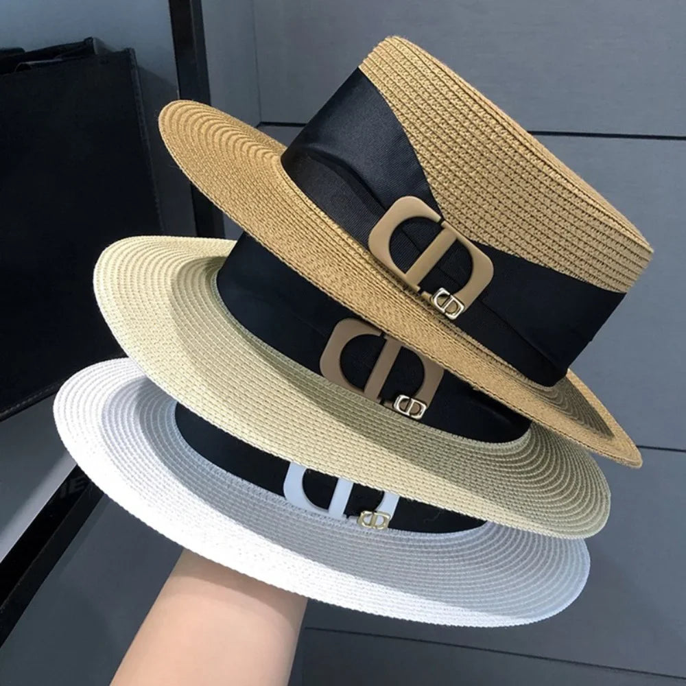 Vue rapprochée du tissage détaillé du chapeau de paille
