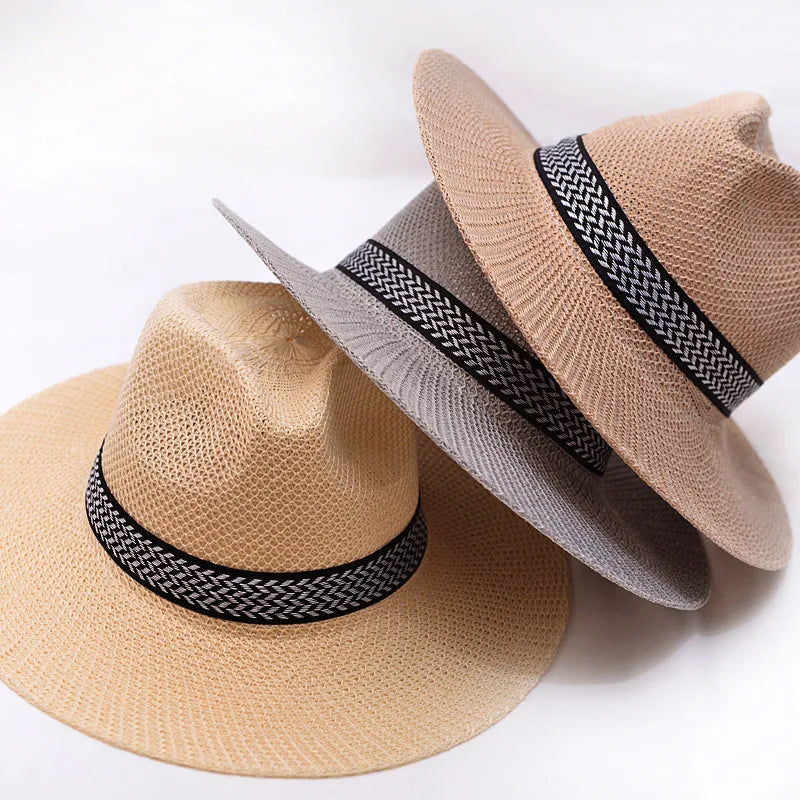 Détail du ruban tissé noir et blanc sur le chapeau