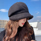 Gros plan sur un béret féminin élégant avec texture douce