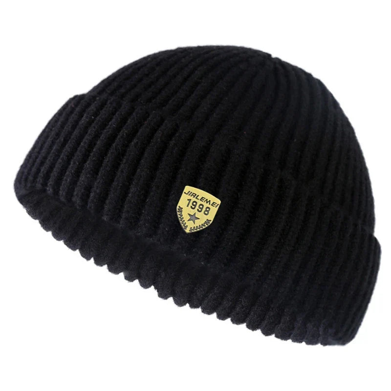 Écusson brodé sur bonnet, détail élégant et original