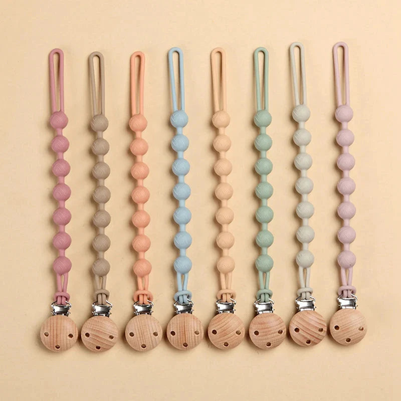 Détail des perles en silicone de l'attache sucette