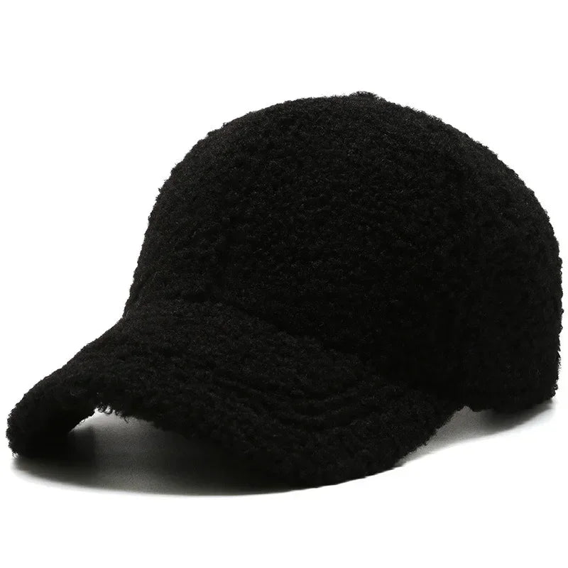 Vue de dessus d'une casquette en polaire beige montrant la forme