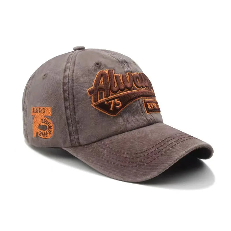 Vue de profil d'une casquette sportive avec visière incurvée