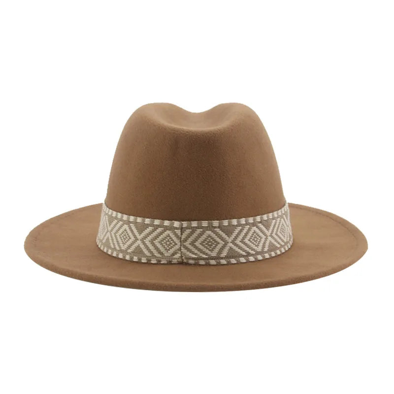 Vue de profil d'un fedora beige avec large bord