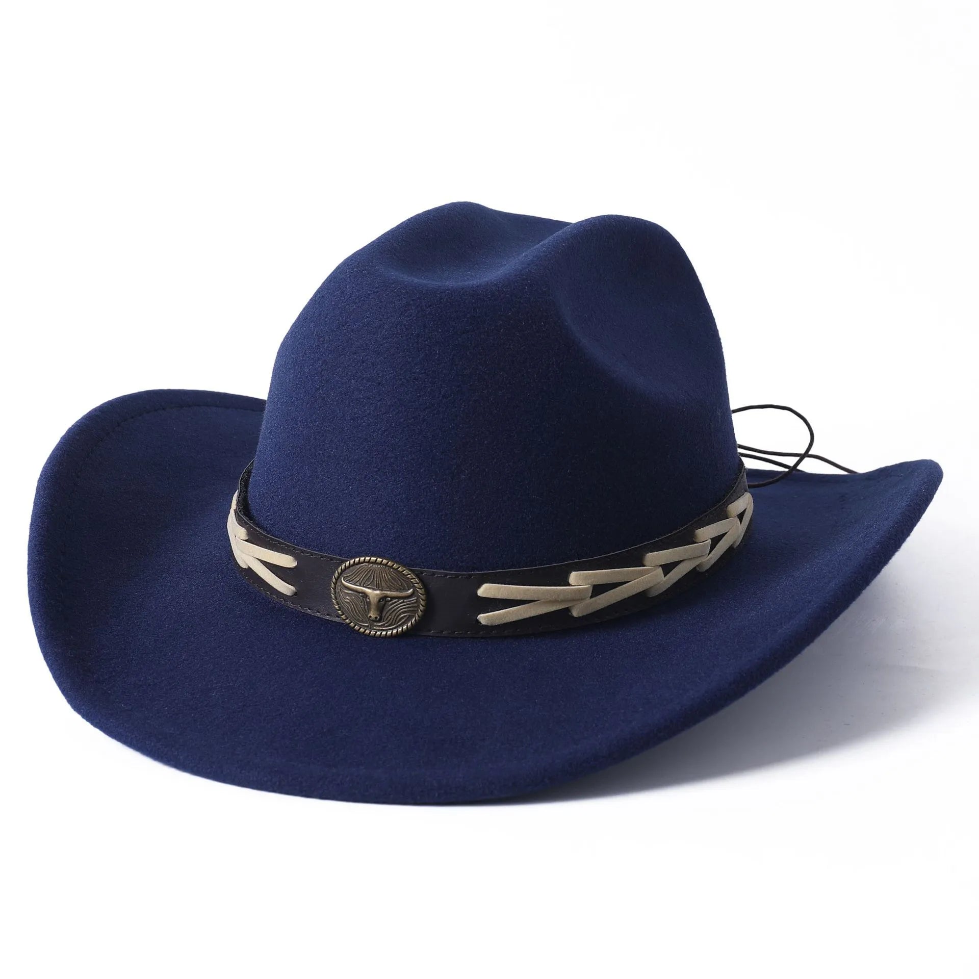 Détail du bord d'un chapeau cowboy marron, texture fine