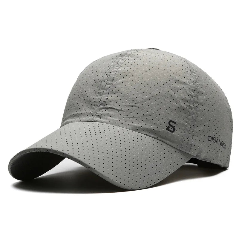 Casquette vue de profil, mettant en avant la texture