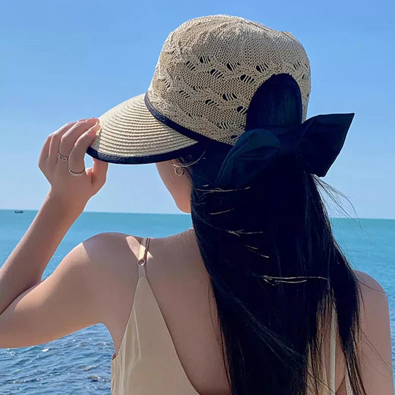 Vue rapprochée du tressage de paille du chapeau