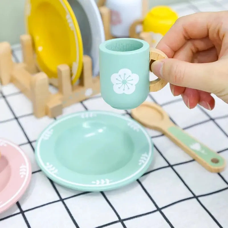 Vue rapprochée des ustensiles de cuisine en bois pour enfants