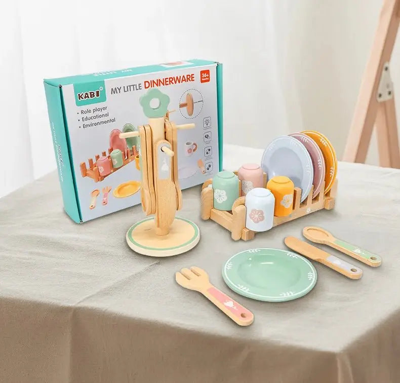 Égouttoir en bois avec assiettes et tasses colorées pour jeu éducatif