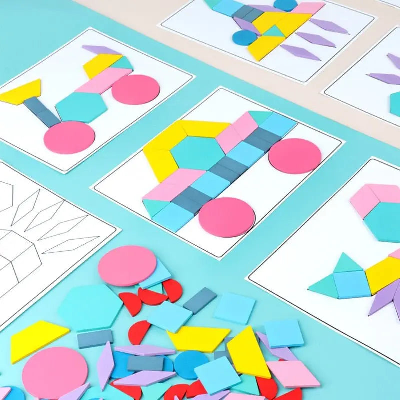 Vue rapprochée de pièces Tangram en bois de différentes couleurs