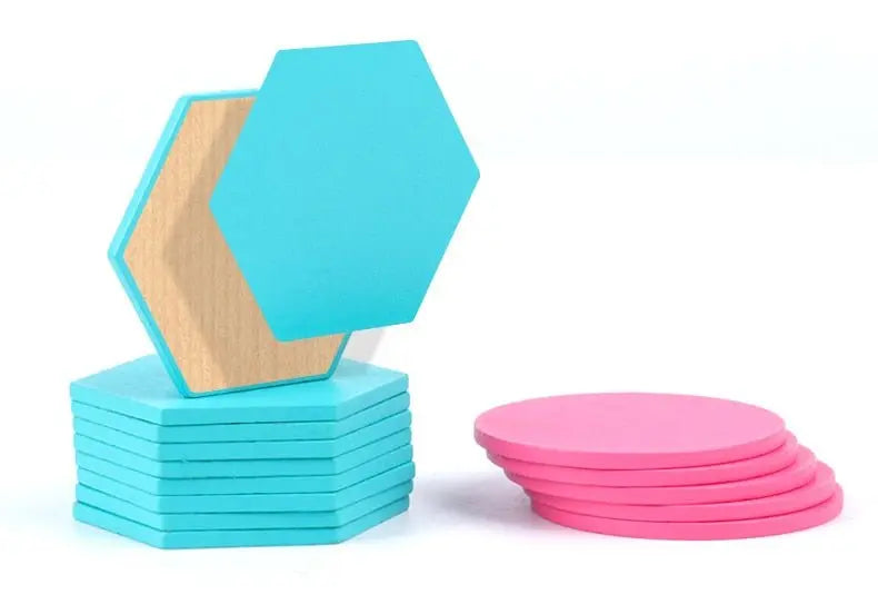 Pièces Tangram multicolores formant un motif géométrique