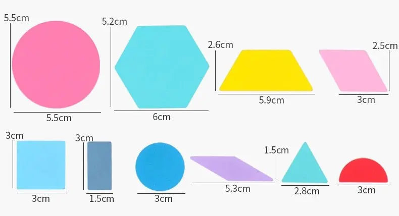 Enfant concentré sur l'assemblage d'un puzzle Tangram