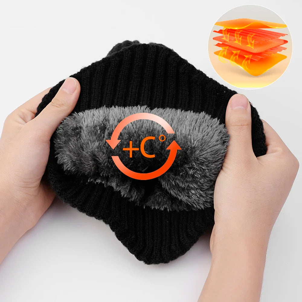 Homme portant un bonnet en extérieur par temps froid