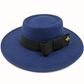 Chapeau beige avec texture en coton, posé à plat