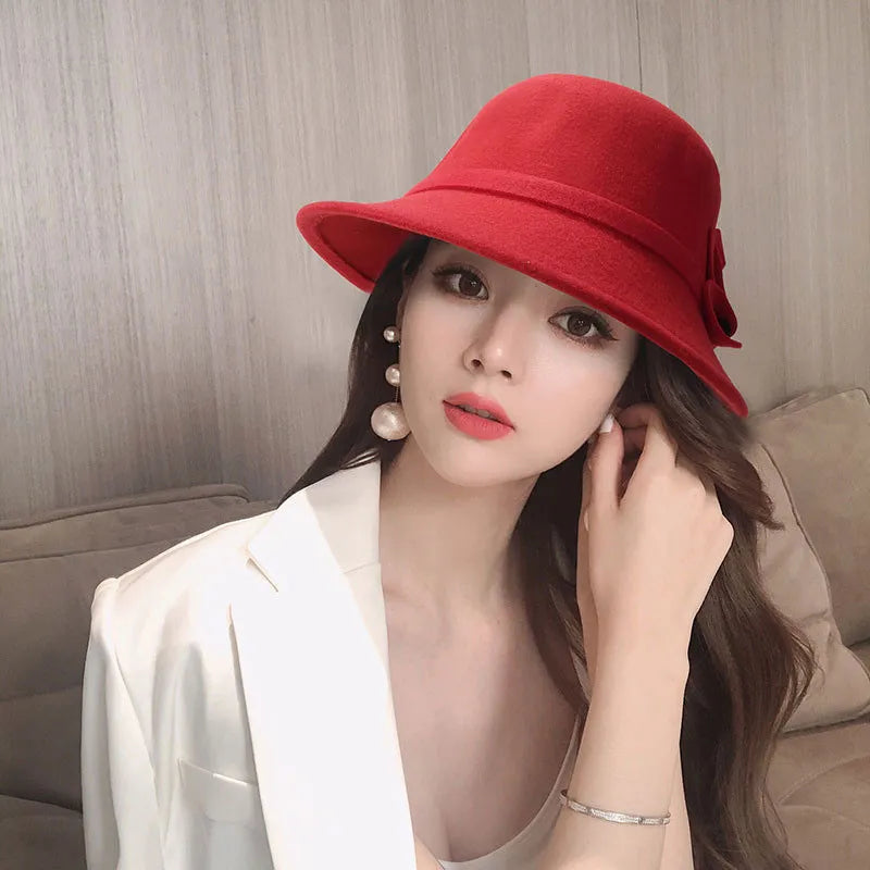 Chapeau cloche avec bord arrondi et texture douce