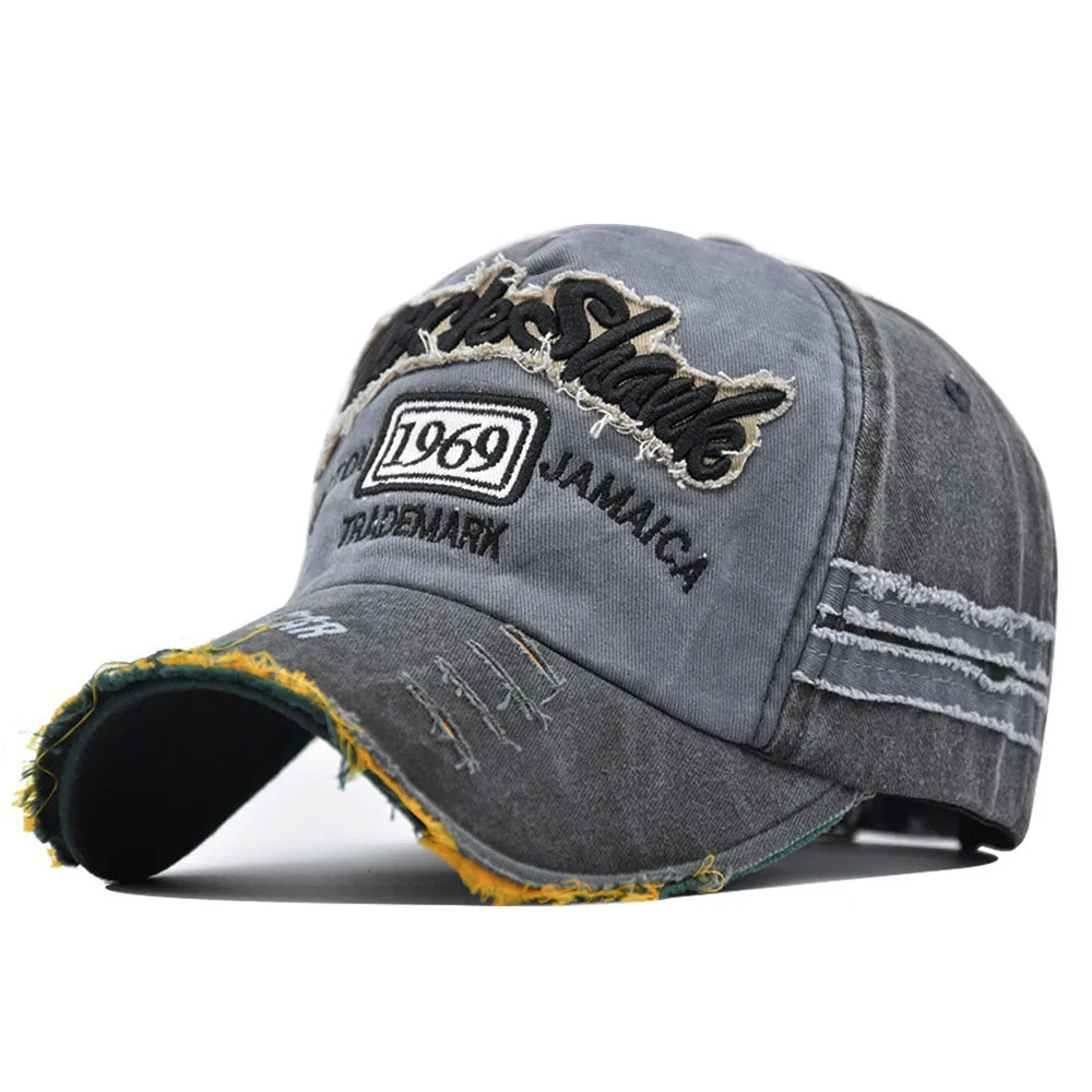 Casquette montrant un design moderne et intemporel
