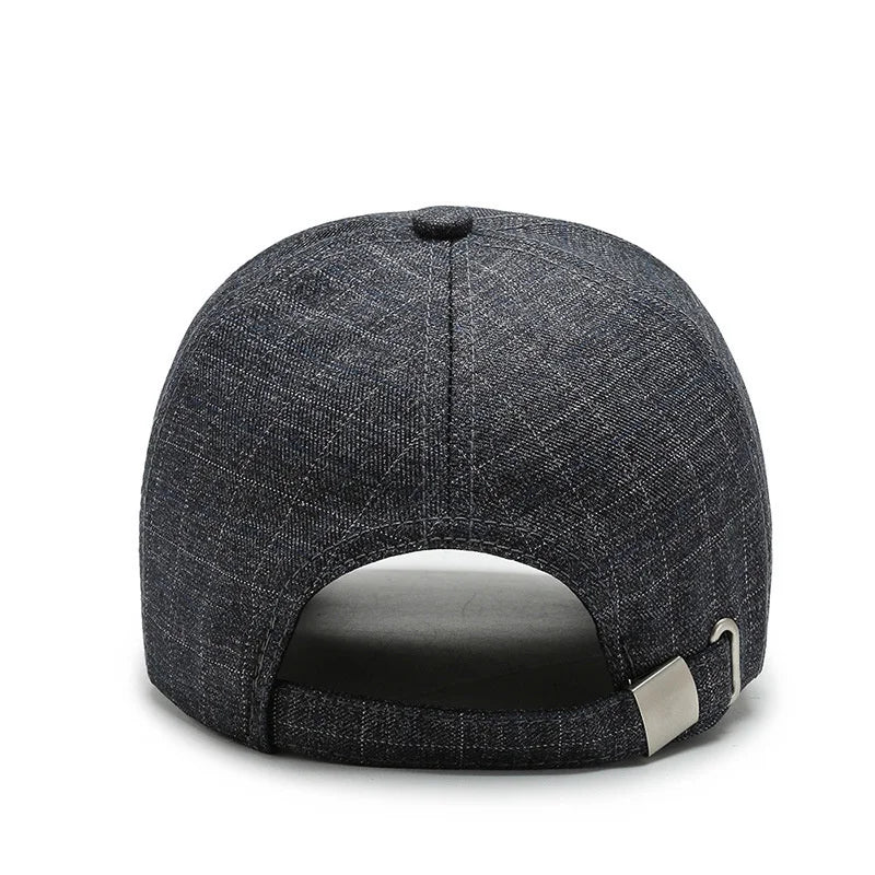 Vue arrière d'une casquette avec fermeture ajustable