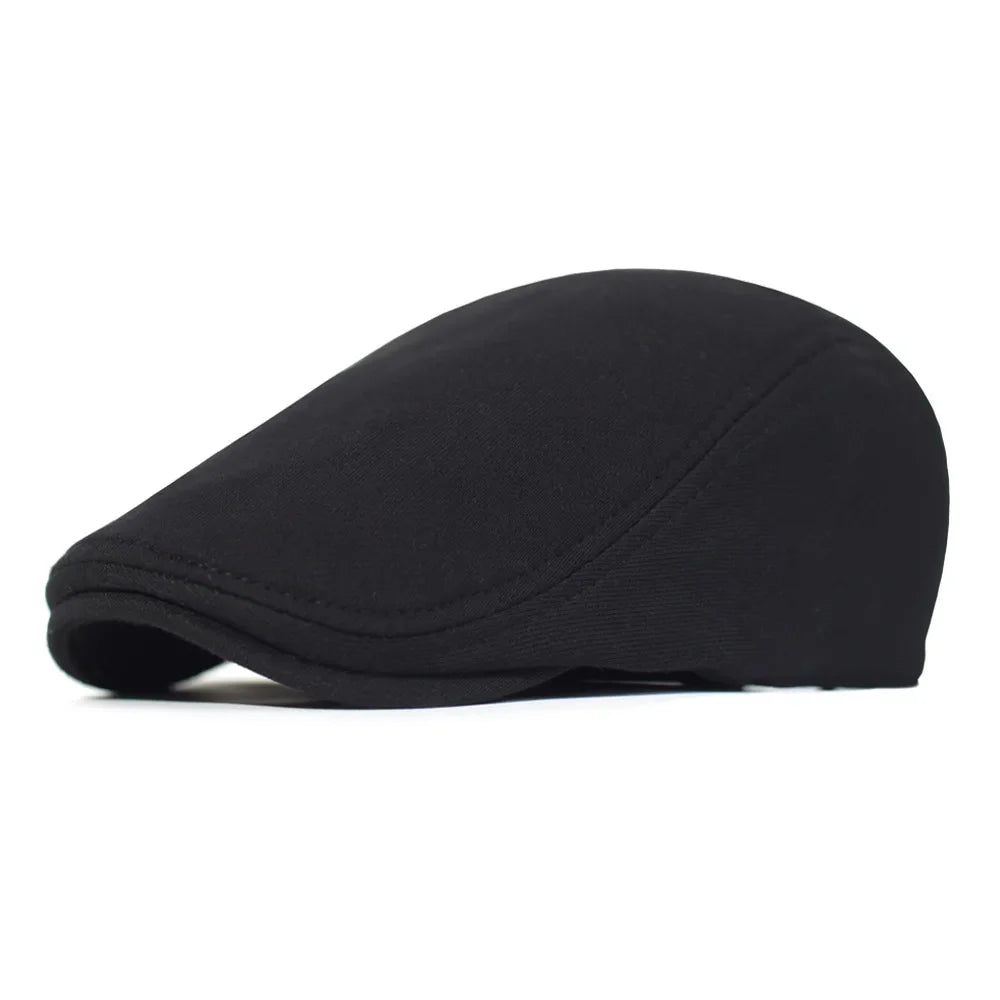 Béret gris sur fond neutre, style intemporel