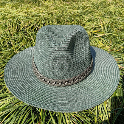 Détail du bord d'un chapeau Panama, texture visible