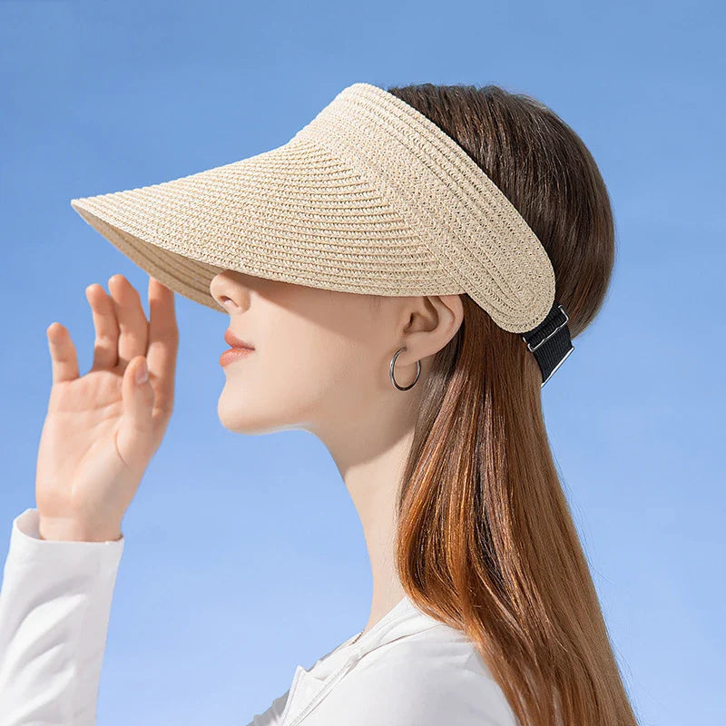 Détail du tressage en paille et lin du chapeau