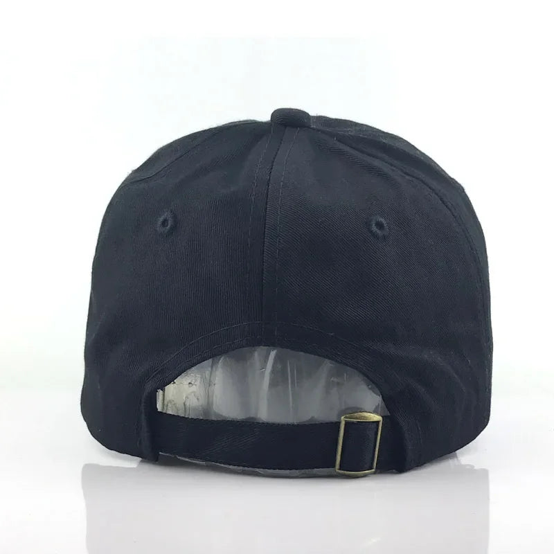 Vue arrière d'une casquette ajustable avec fermeture pratique