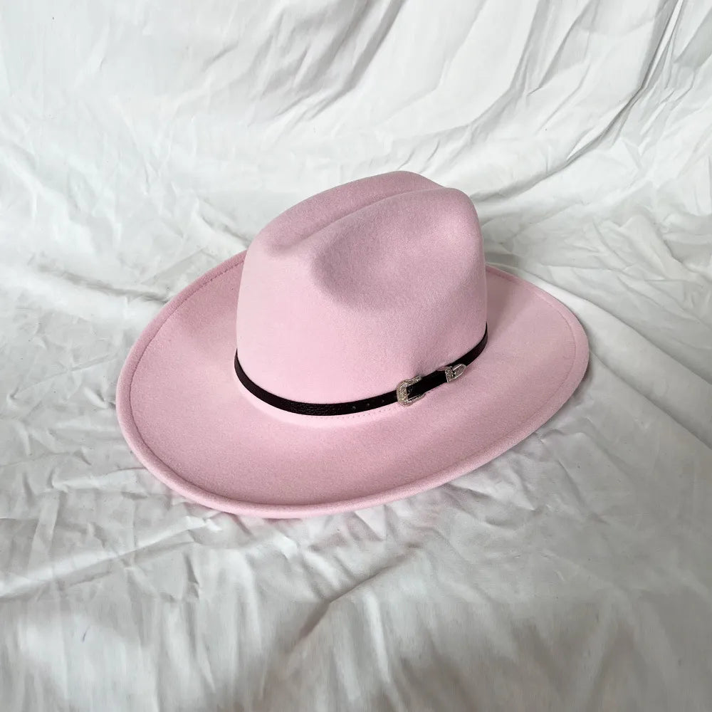 Chapeau cowboy en feutre, ombre projetée sur le sol