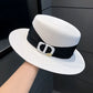 Chapeau de paille avec tissage structuré et bord rigide