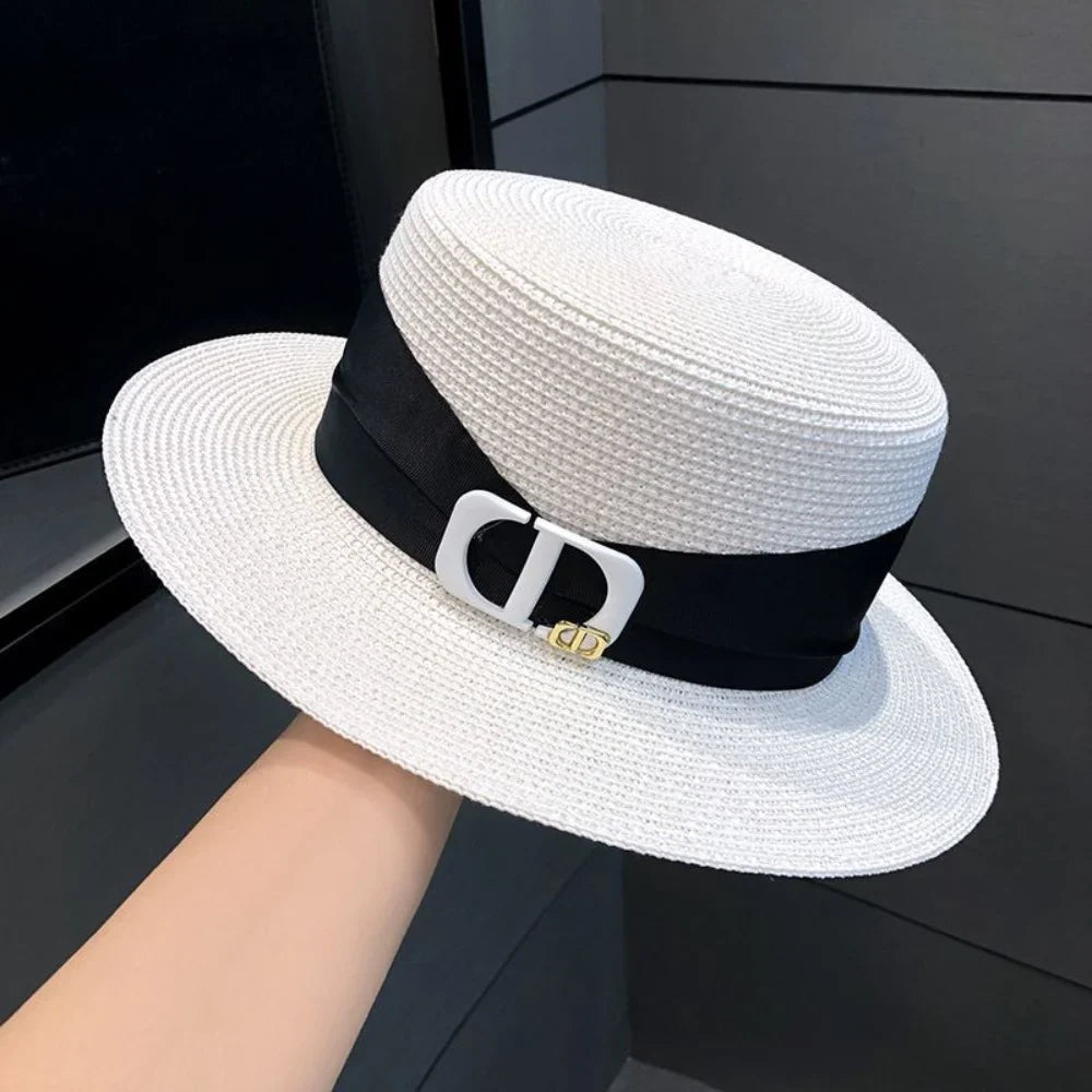 Chapeau de paille avec tissage structuré et bord rigide