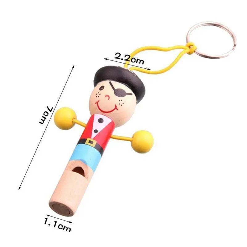 Gros plan sur un sifflet pirate en bois, détails peints