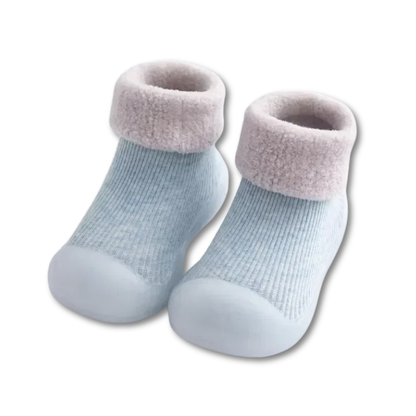 Chaussons en tricot bleu ciel pour enfants, vue de côté