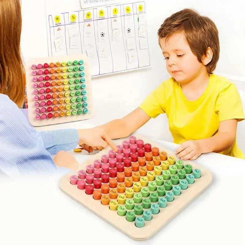 Table de multiplication en bois avec chiffres colorés