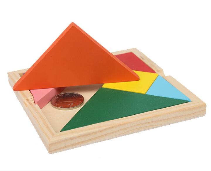 Tangram carré en bois avec sept pièces colorées
