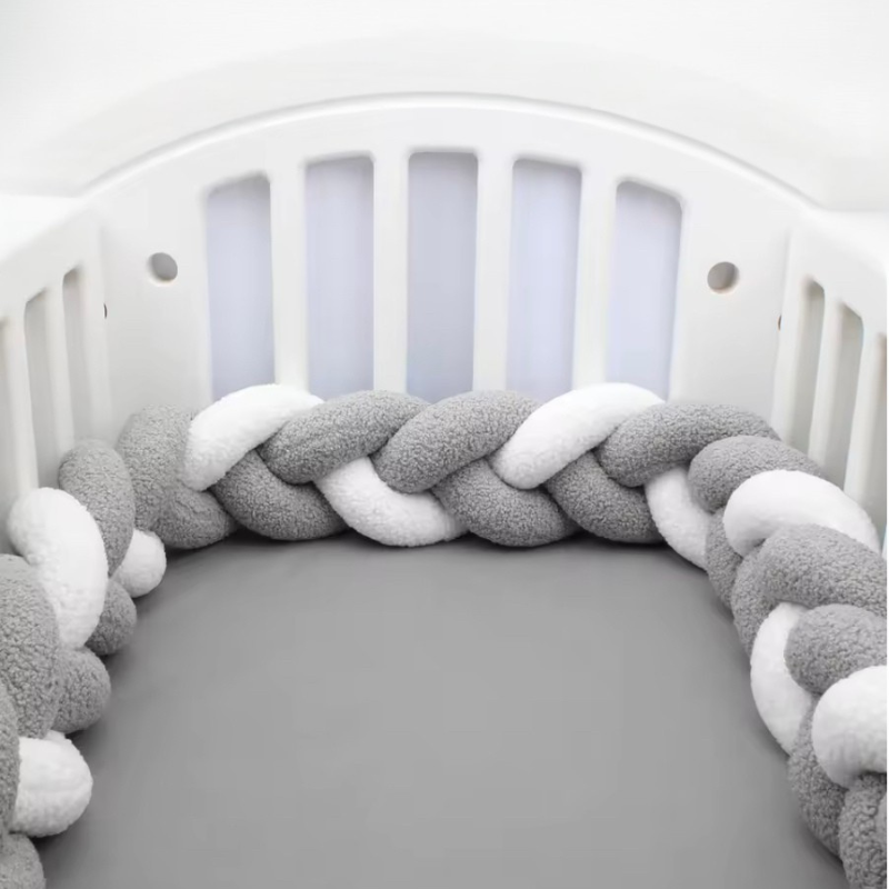Tresse de lit grise et blanche, protection moelleuse
