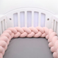 Tour de lit rose tressé, molletonné pour sécurité enfant