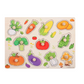 Puzzle éducatif en bois avec des pièces en forme de légumes