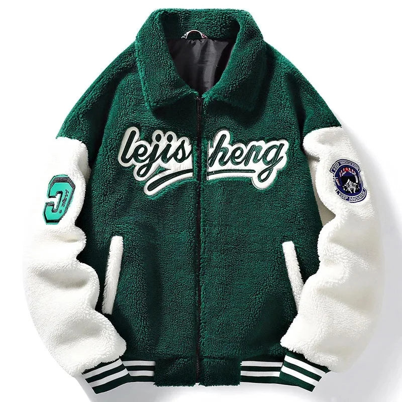Détail d'écusson brodé sur veste vintage homme
