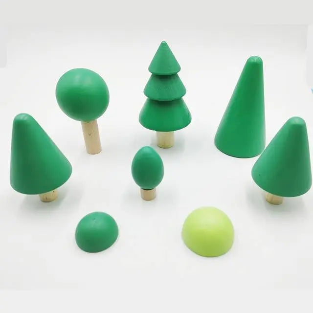 Arbre miniature en bois avec boules colorées et personnages