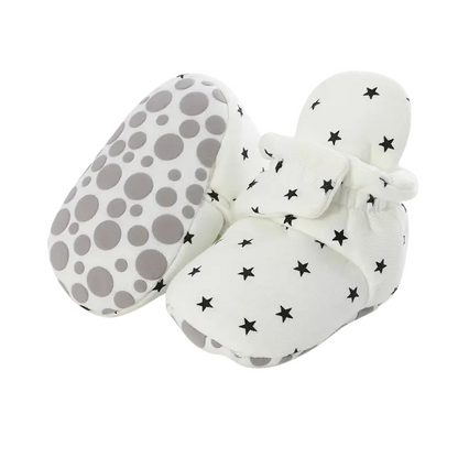 Chaussons bébé blancs en coton avec semelles sécurisées