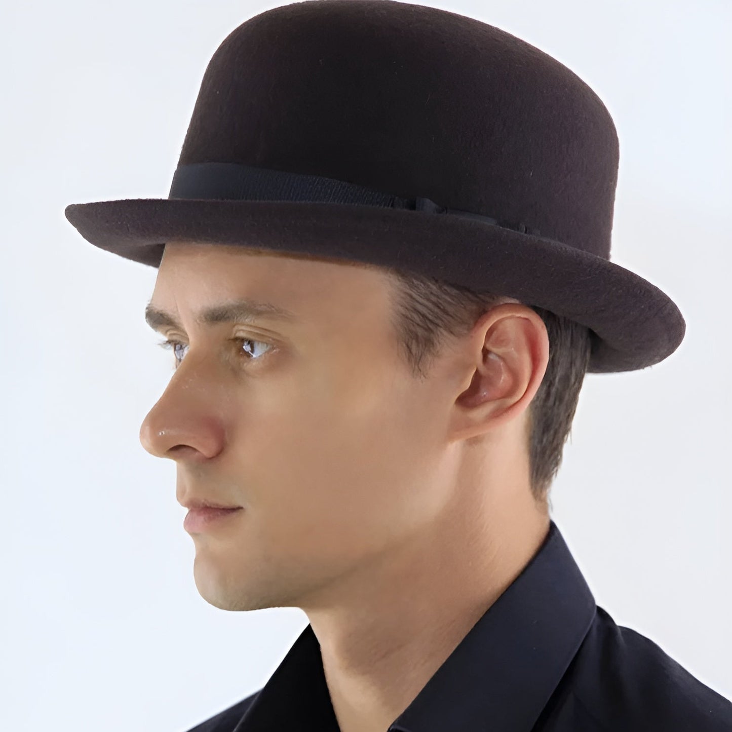 Silhouette élégante d'un chapeau melon classique