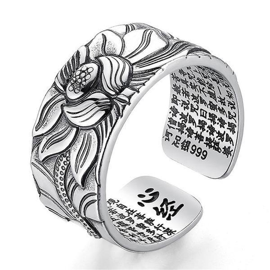 Anneau en argent avec fleur de lotus gravée sur le dessus