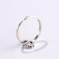 Bague en argent avec symbole Om vue de côté