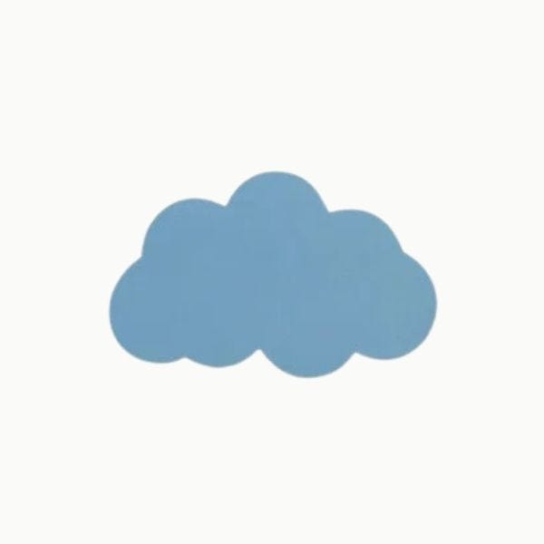 Applique nuage LED bleue éclairant une pièce