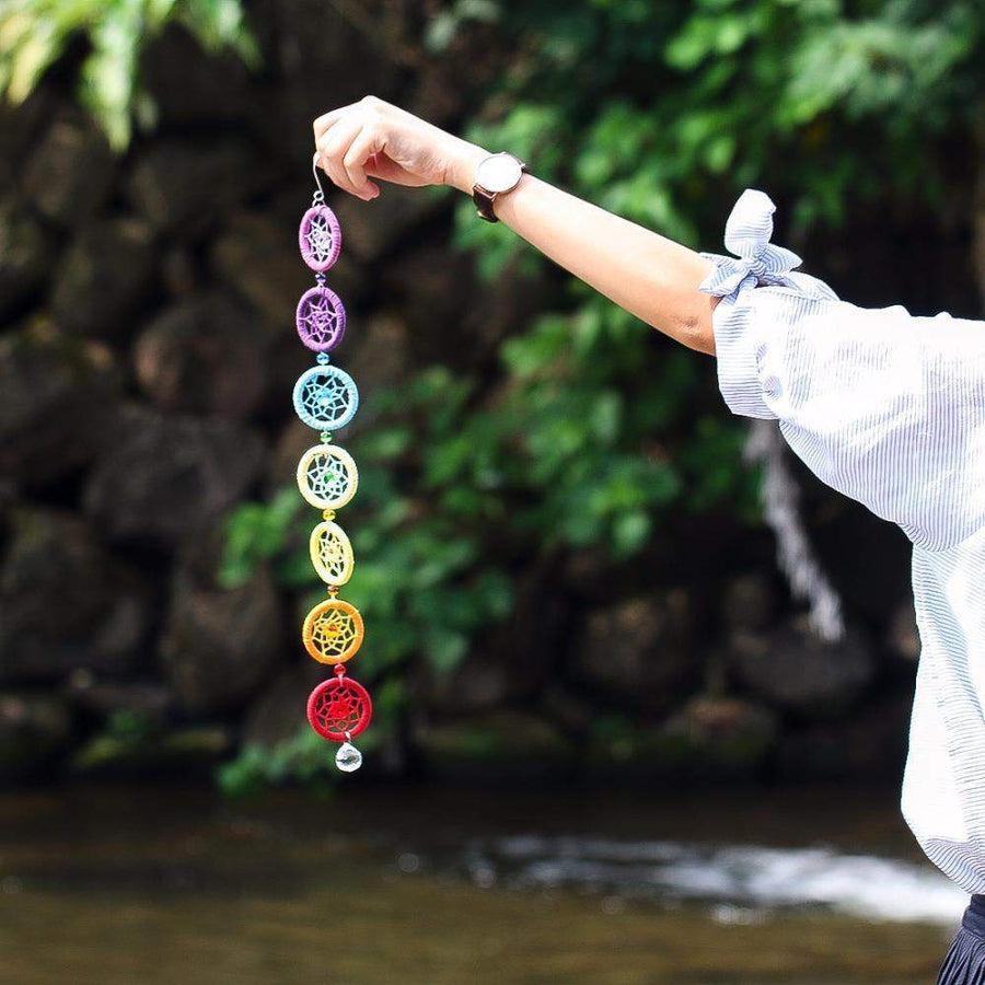 Attrape-rêve complet montrant les sept chakras alignés