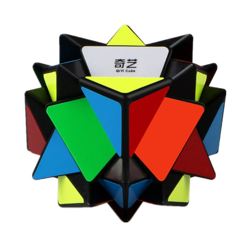 Vue rapprochée d'un cube asymétrique en désordre