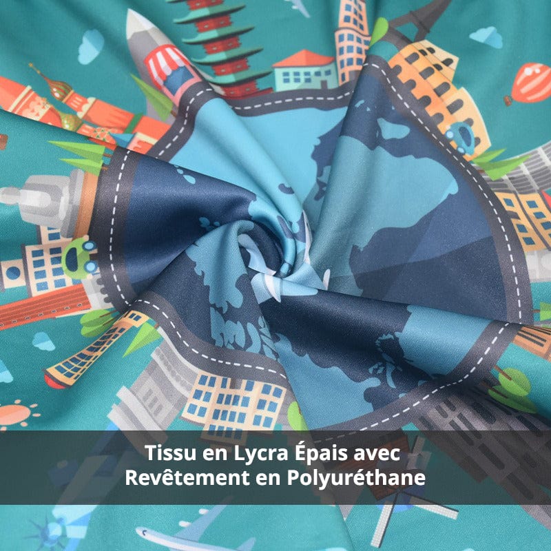 Housse de valise colorée sur fond blanc, vue d'ensemble