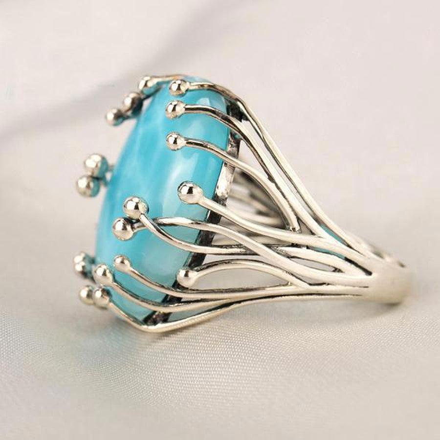 Vue détaillée de la bague en argent avec Larimar