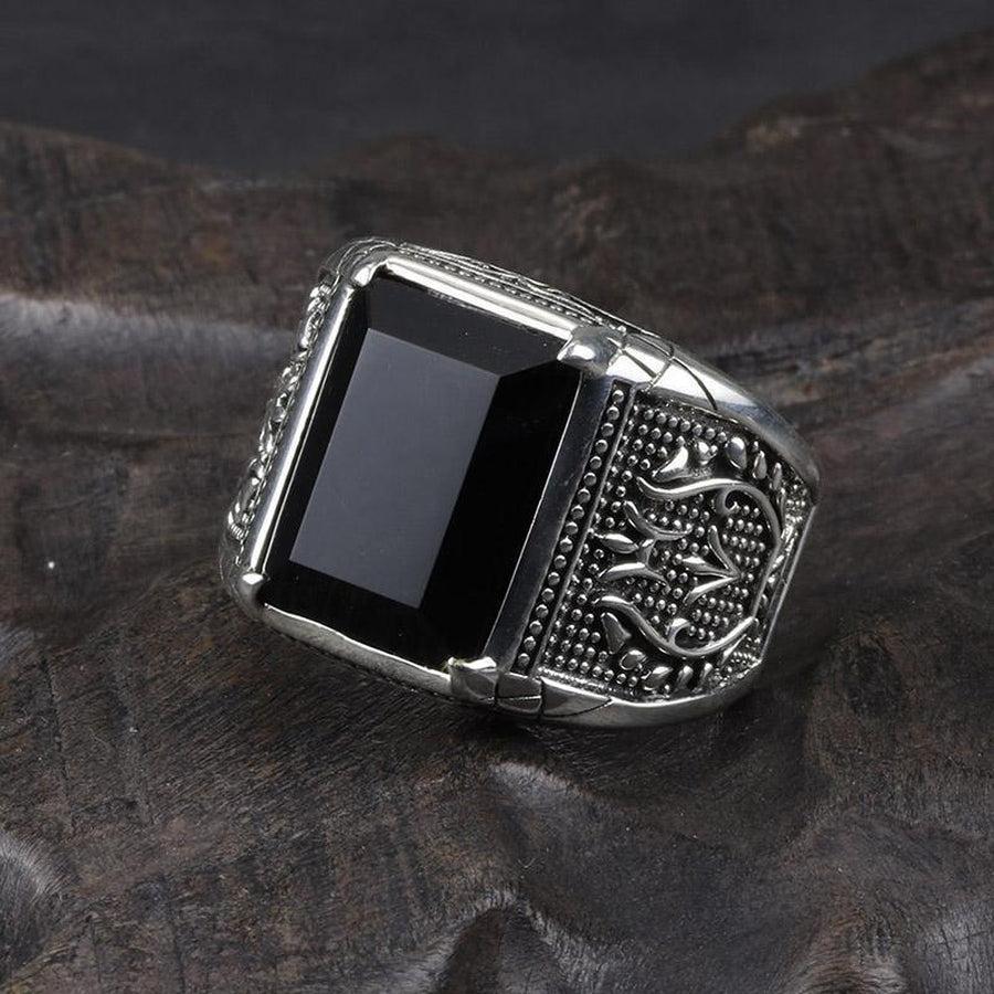 Bague en argent avec pierre d'obsidienne noire vue de côté