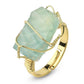 Vue latérale d'une bague avec pierre de quartz rose
