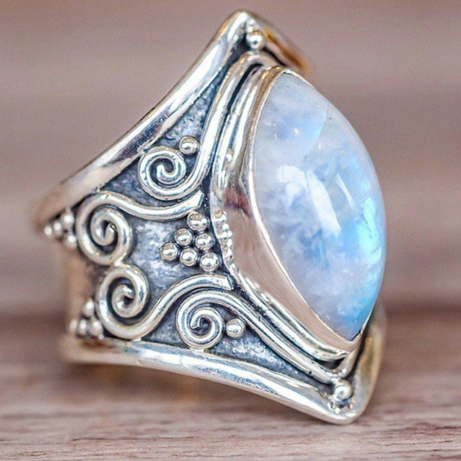 Vue de dessus de la bague avec pierre bleue