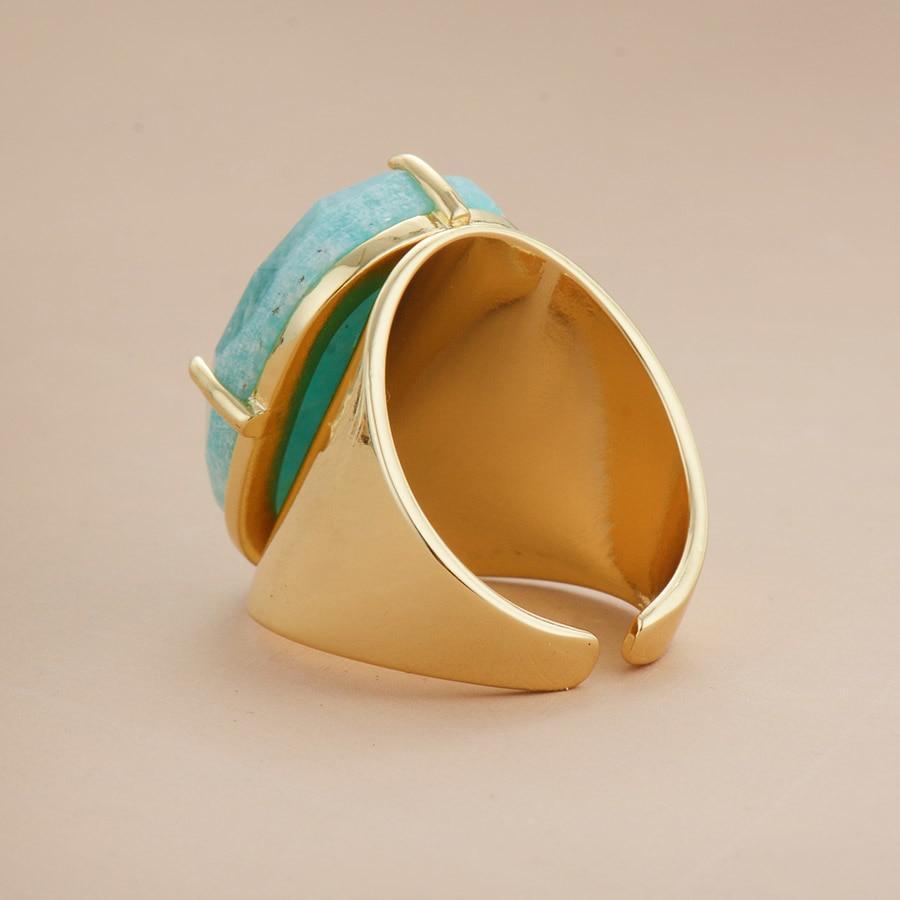 Vue de côté de la bague ajustable en Amazonite